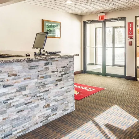 Econo Lodge Cadillac By Choice-2