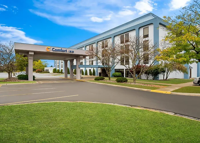 Hotel with pool: Comfort Inn Cadillac